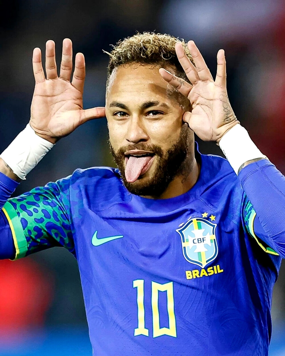 紧随其后的 紧随其后的